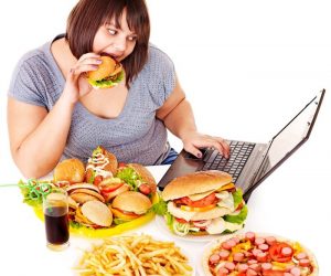 Thói quen ăn uống, khẩu phần ăn nhiều đường, chất béo làm cân nặng tăng nhanh