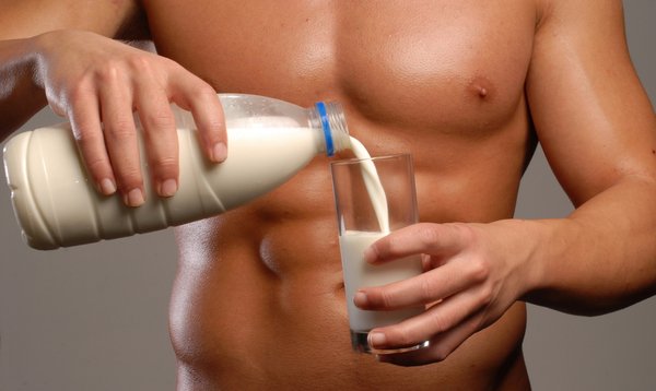 Dùng sữa tăng cân cho người gầy trong quá trình tập luyện